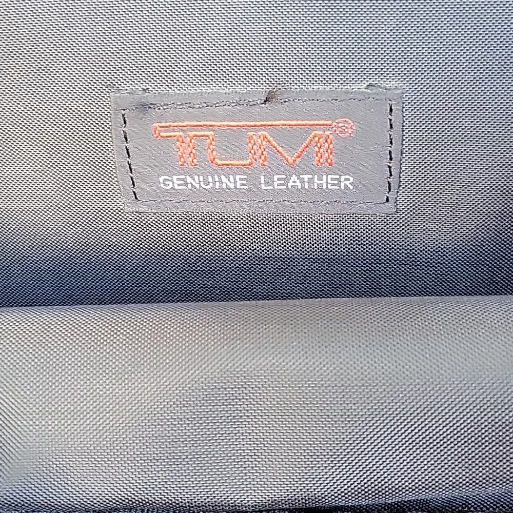Tumi Leather Expandable Briefcase Lap Top Organizer Shoulder Bag.